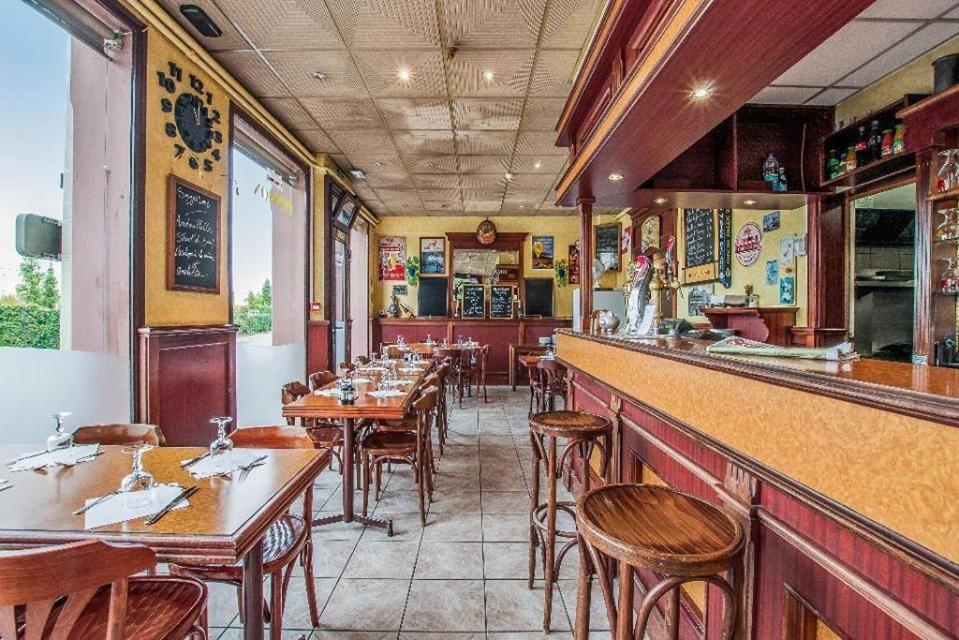 Aux Bons Amis Hotell Reims Exteriör bild