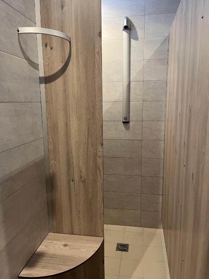 Aux Bons Amis Hotell Reims Exteriör bild