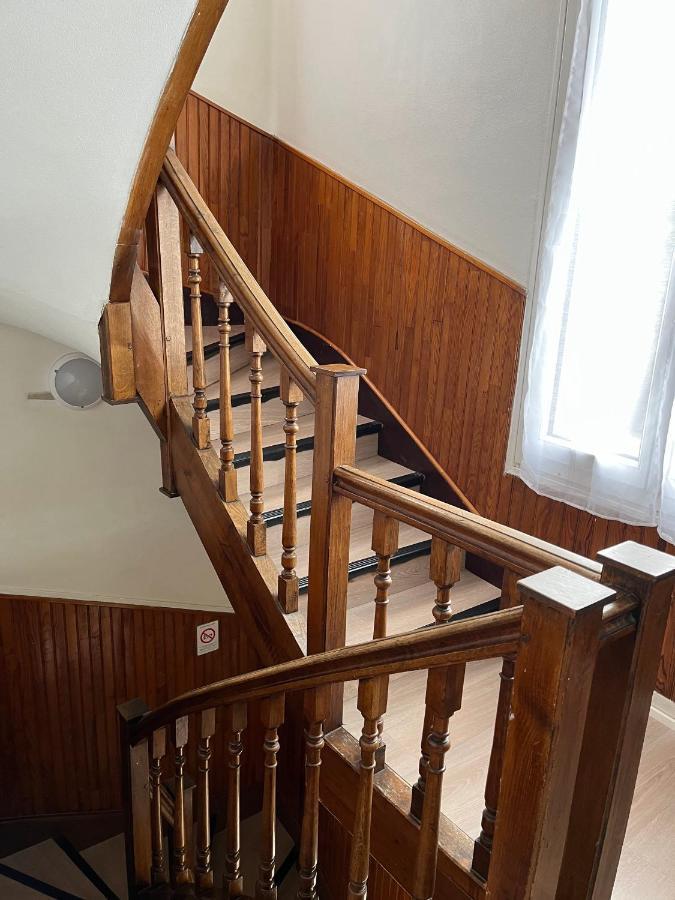 Aux Bons Amis Hotell Reims Exteriör bild