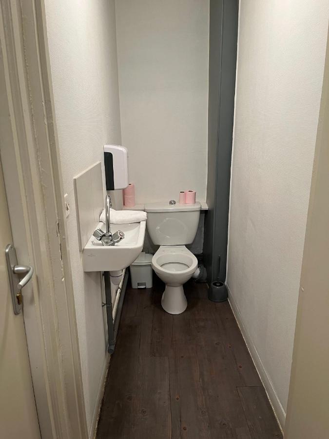 Aux Bons Amis Hotell Reims Exteriör bild